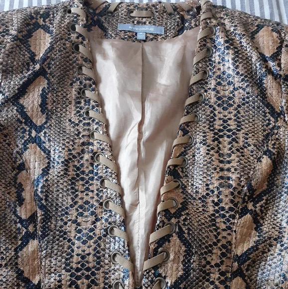 NWOT Wow Couture Snake Print cropped Jacket - Picture 4 of 6